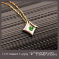 I-Inraid nge-jade crustnt pendant